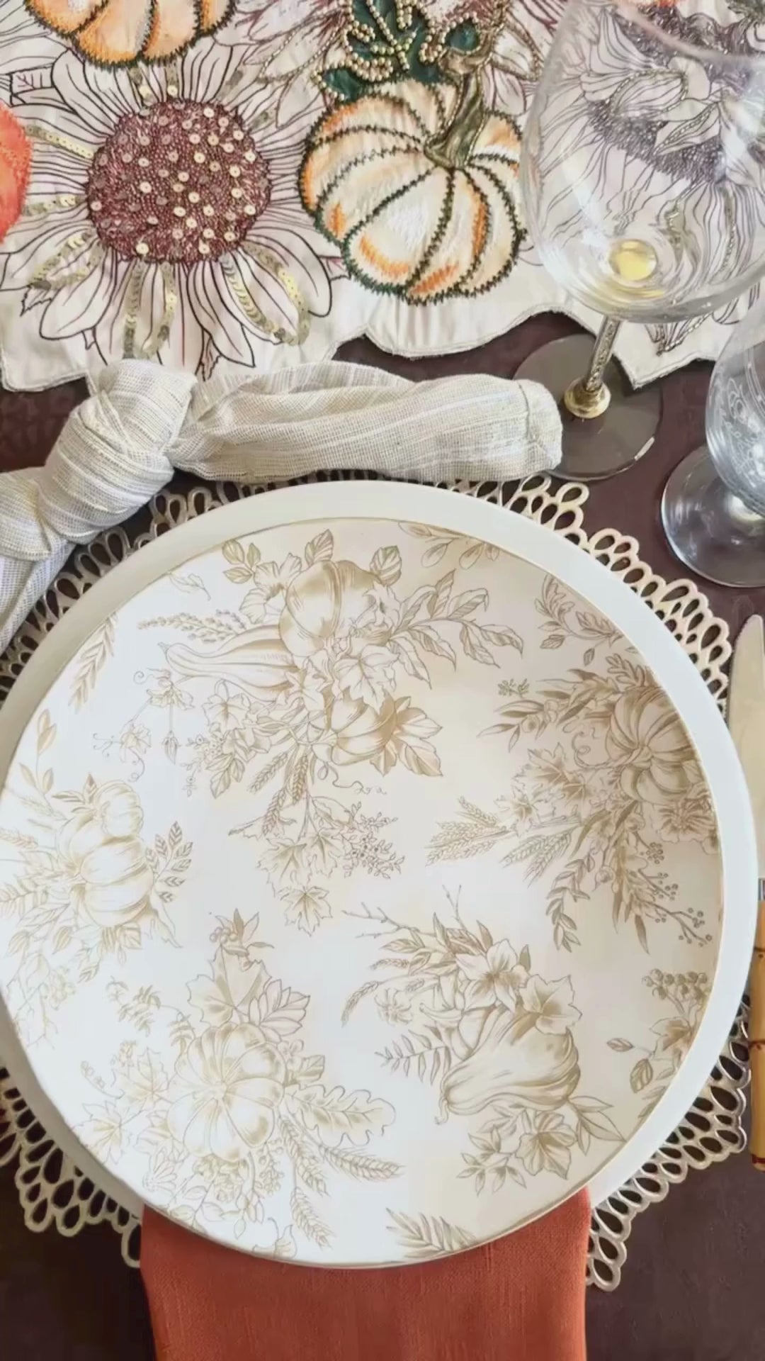 Video of "Thankful" Plate Mates Decor with blinged out bronze, gold, and white pumkpin. 